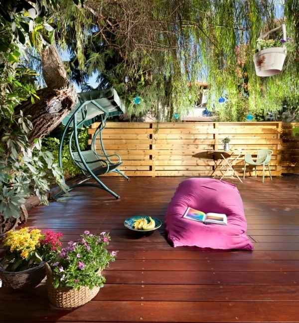 palissade en bois jardin platelage-lamelles-mobilier-lounge-balancelle