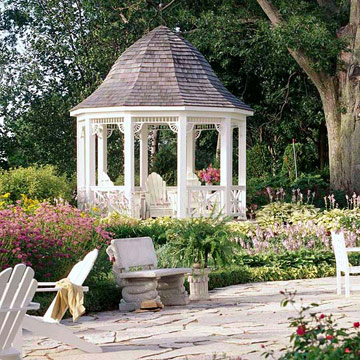 pavillon-jardin-bois-blanc-toit-cloche-coin-reculé