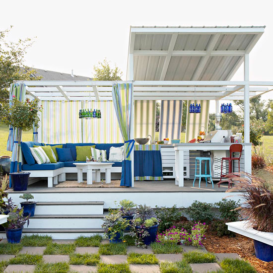 pergola de jardin style-moderne-blanc-bleu-rideaux
