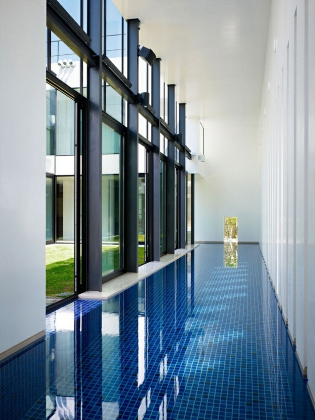 piscine-design-idée-revêtement-carrelage piscine extérieure