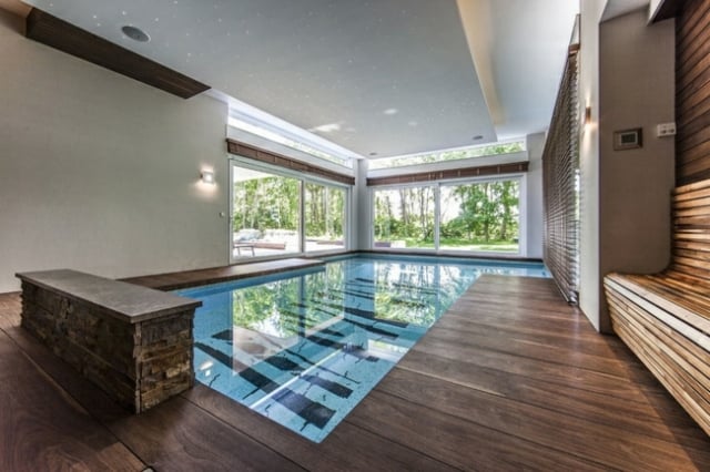 piscine-design-moderne-intérieure-creusée
