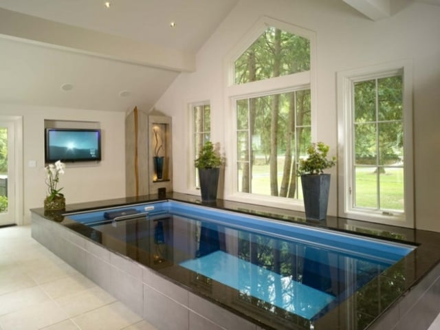 piscine-design-moderne-intérieure