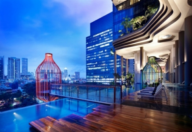 piscine-design-moderne-terrasse-éclairage