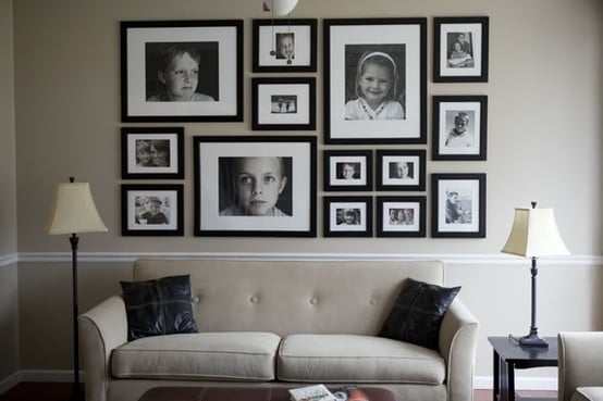 plusieurs-cadres-photos-familiales-noires-blanches-déco-mural