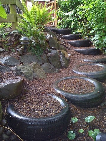 pneus-recyclés-jardin-allée-pneus Brico jardin