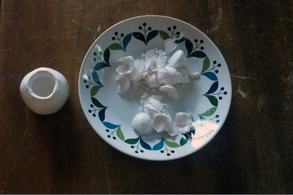 pot-fleurs-argile-blanc-idées fabriquer un pot de fleurs