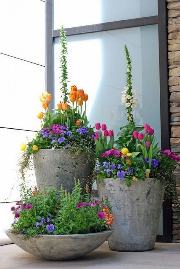 projets pour l’extérieur DIY -bacs-fleurs-ciment-tulipes-pensees