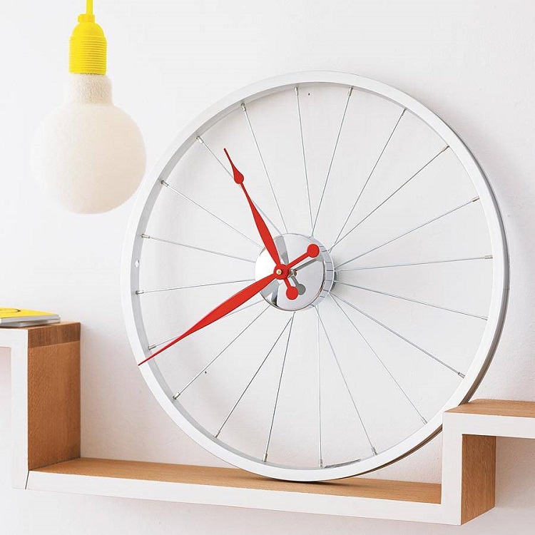 réutiliser-pièces-détachées-vélo-horloge-murale-originale-roue-vélo