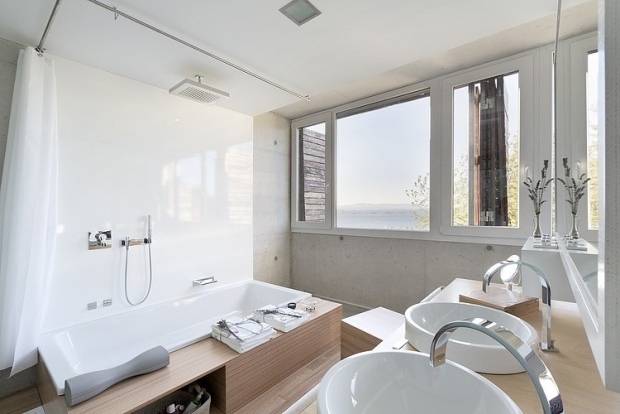 salle-bain-baignoire-douche-plafond-combiné-rideaux-double-vasque