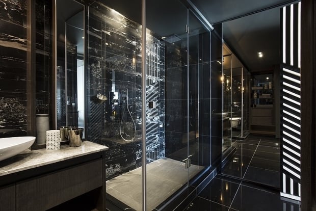 salle-bain-design-moderne-style-graphique-colonne-lumineuse
