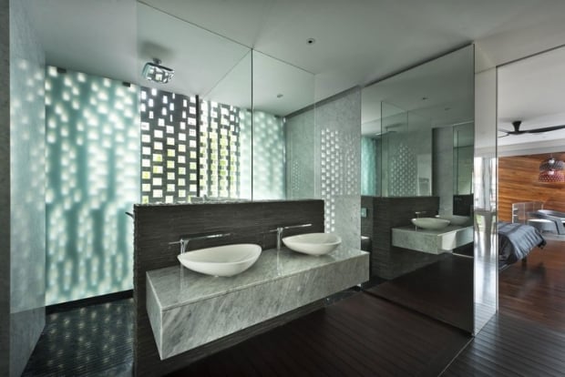 salle-bain-moderne-épuré-accent-mur-lumineuse-base-marbre-double-vasque