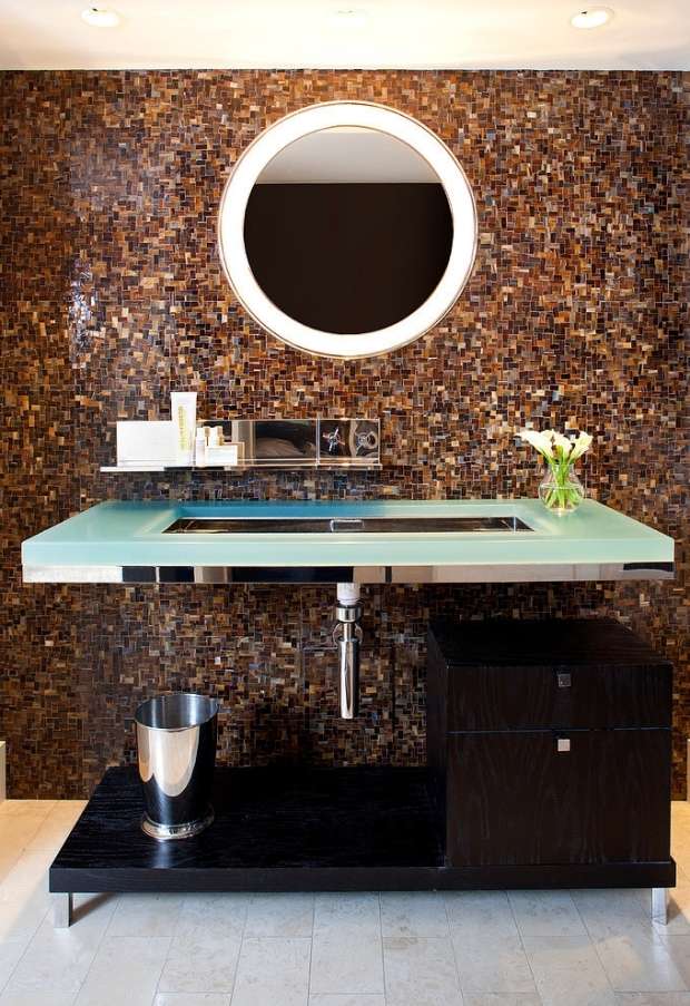 salle-bain-mosaïque-murale-couleurs-naturelles-miroir-forme-ronde