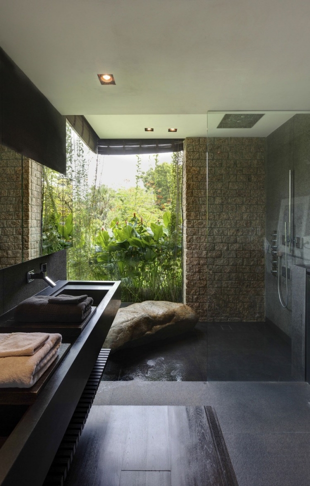 salle-bain-paroi-douche-fixe-verre-transparent-mur-pierre