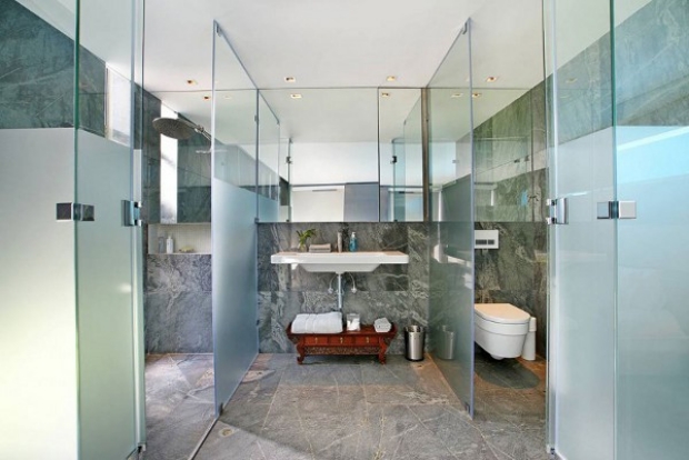 salle-bain-pierre-naturelle-parois-douche-toilette-opaques