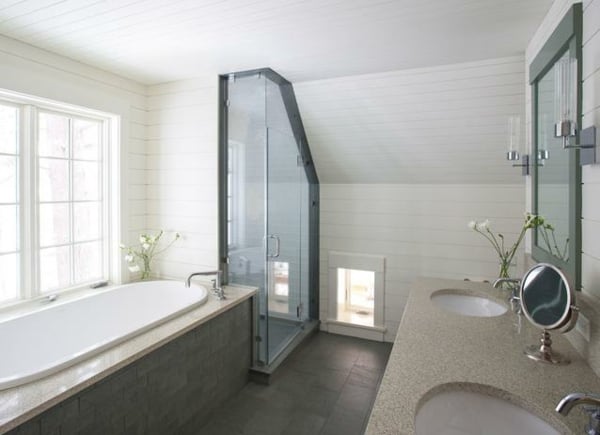 salle de bains sous les combles salle-bains-fenêtre-grande-claire-cabine-douche