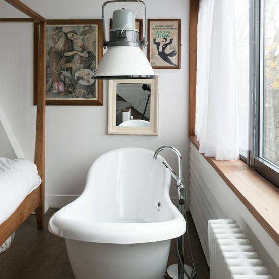 salle de bains moderne baignoire-blanche-chambre-à-coucher