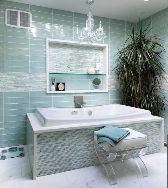 salle de bains moderne couleur-verte-fleurs-lustre-somptueux
