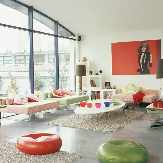 salon-moderne-couleurs-claires-décoration-pop-art