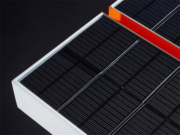 table-énergie-solaire-chargeur-noir-rouge