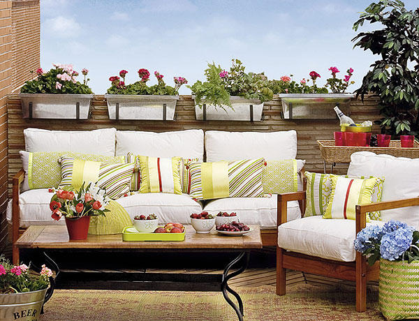 toile intimité balcon-rambarde-porte-jardinières-fleurs
