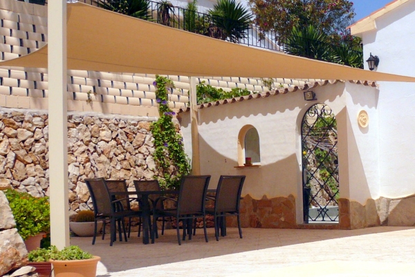 voile-d-ombrage-beige-terrasse-moderne