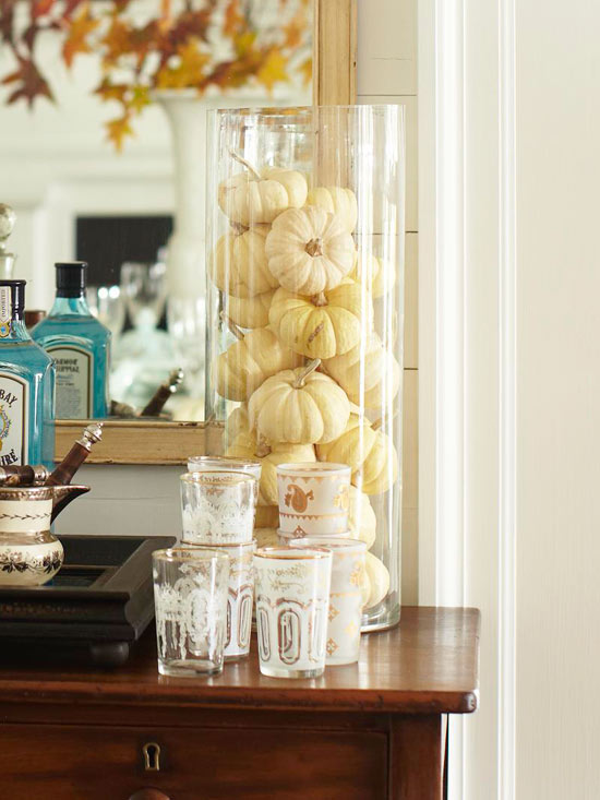 DIY-décoration-automnale-nature-éléments-vase-transparent-petites-citrouilles