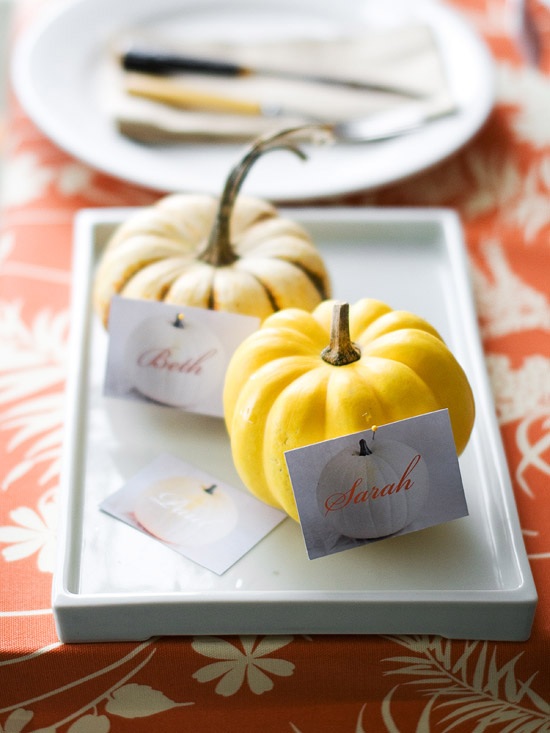 DIY-décoration-automnale-nature-éléments-petites-citrouilles-assiette