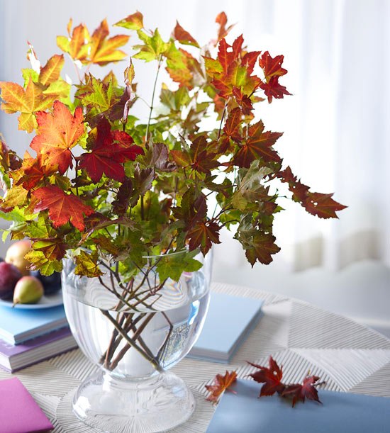 DIY-décoration-automnale-nature-éléments-vase-verre-feuilles