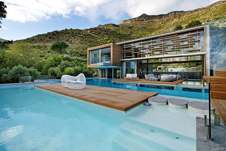 agrandissement-visuel-jardin-piscine-infinity-végétation-maison-design