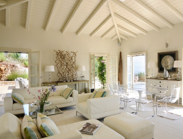 aménagement de maison style-méditérranien-meubles-blancs-confortables