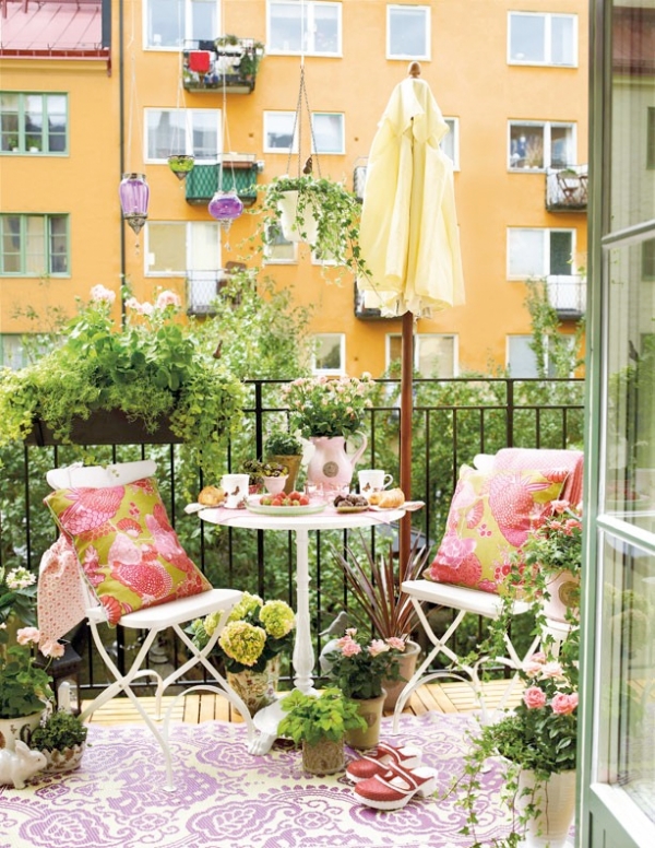aménagement-de-terrasse-balcon-meubles-végétation