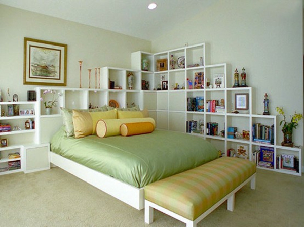 aménagement-petite-chambre-coucher-idées-étagères-blanches-couleurs-claires Aménager une petite chambre