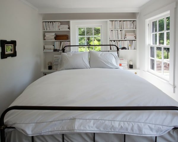 aménagement-petite-chambre-coucher-idées-grand-lit-étagères Aménager une petite chambre