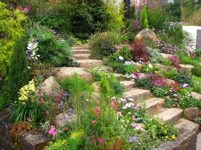 aménagement jardin de rocaille escalier-grandes-pierres