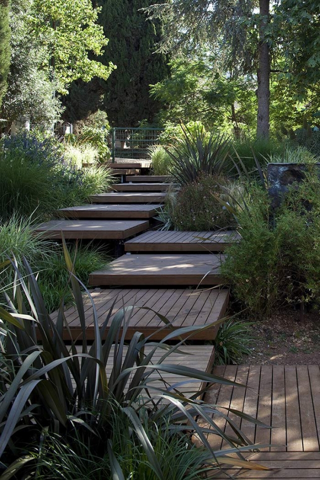 aménagement paysager moderne terrasse bois-marches-escalier