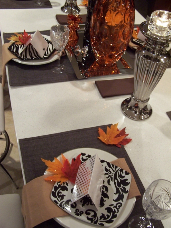 assiettes-carrées-noir-blanc-décoration-table-automne