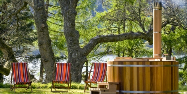 bain-scandinave-jardin-chauffage-cheminé-bois-transats