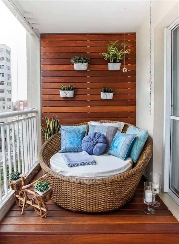 balcon-idées-aménagement-bien-être-meubles-canapé-rond-rotin