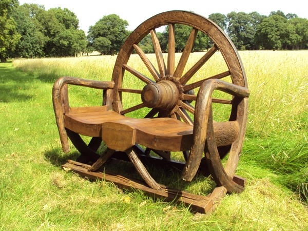 banc-jardin-bois-style-rustique-dosseret-déco-roue-charrette