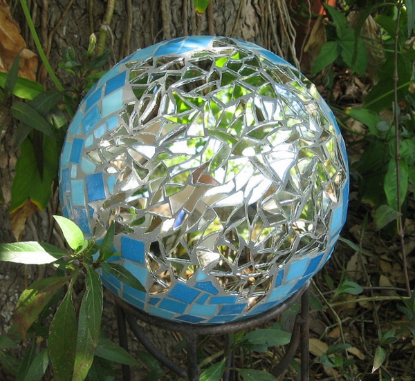 boules-bowling-idées-DIY-décoration-jardin-pièces-verre-miroir