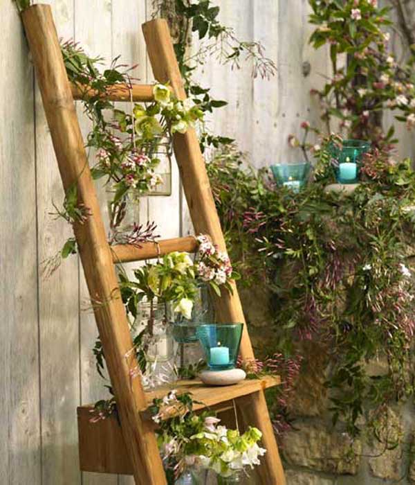 bricolage de jardin étagère-porte-plantes-échelle-bois-contre-mur
