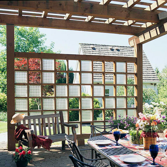 brise-vue-installer-jardin-intimité-bois-verre