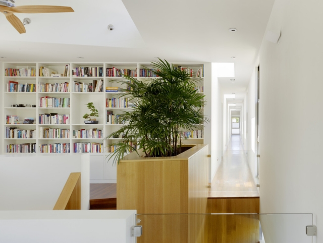 cache-pot-design-moderne-bois-clair-intérieur-maison