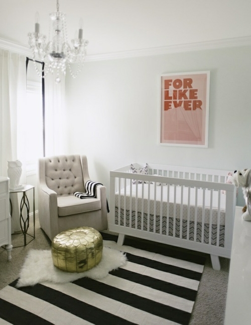 idées de déco chambre-de-bébé-moderne-lit-bébé-blanche-sol-rayures