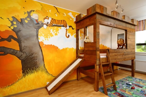 chambre pour enfant lit-mezzanine-toboggan-déco-murale-bois