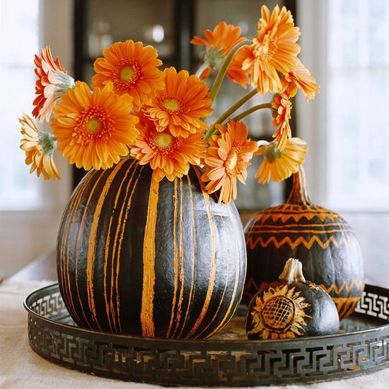 citrouille-Halloween-décorative-vase-gerberas-oranges