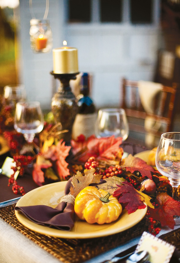 citrouilles-feuilles-décoration-table-fête-automne