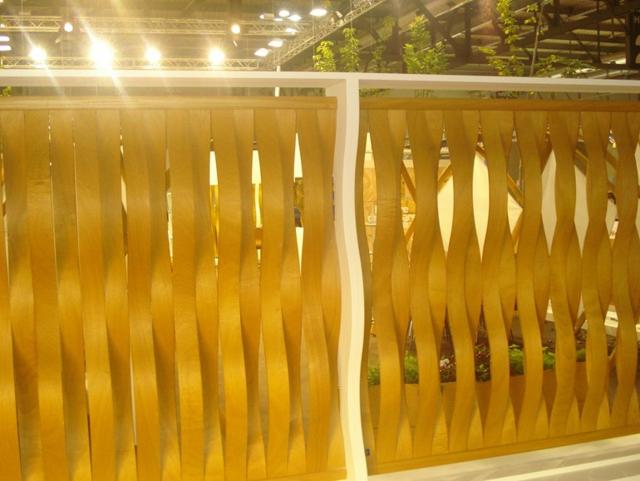 clôture-moderne-design-treillis-bois-clair-brise-vue