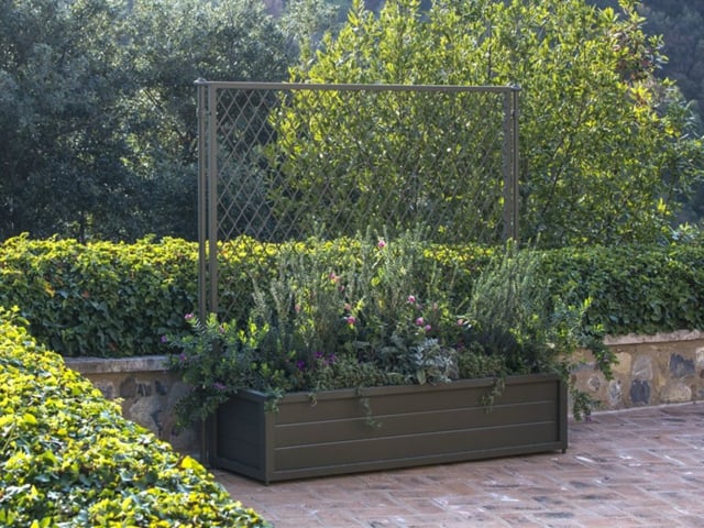 clôture-moderne-treillis-bois-bac-plantes-design-Ethimo
