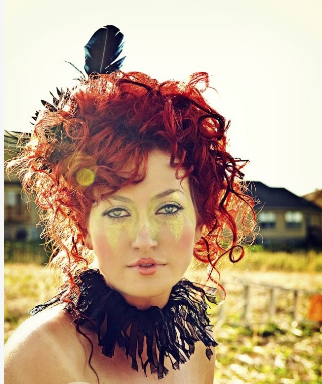 coiffure-rouge-plumes-idées-costumes-Halloween-magnifiques costumes d'Halloween